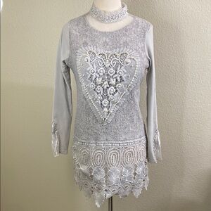 Elegant Gray Top with White‎ Lace Heart